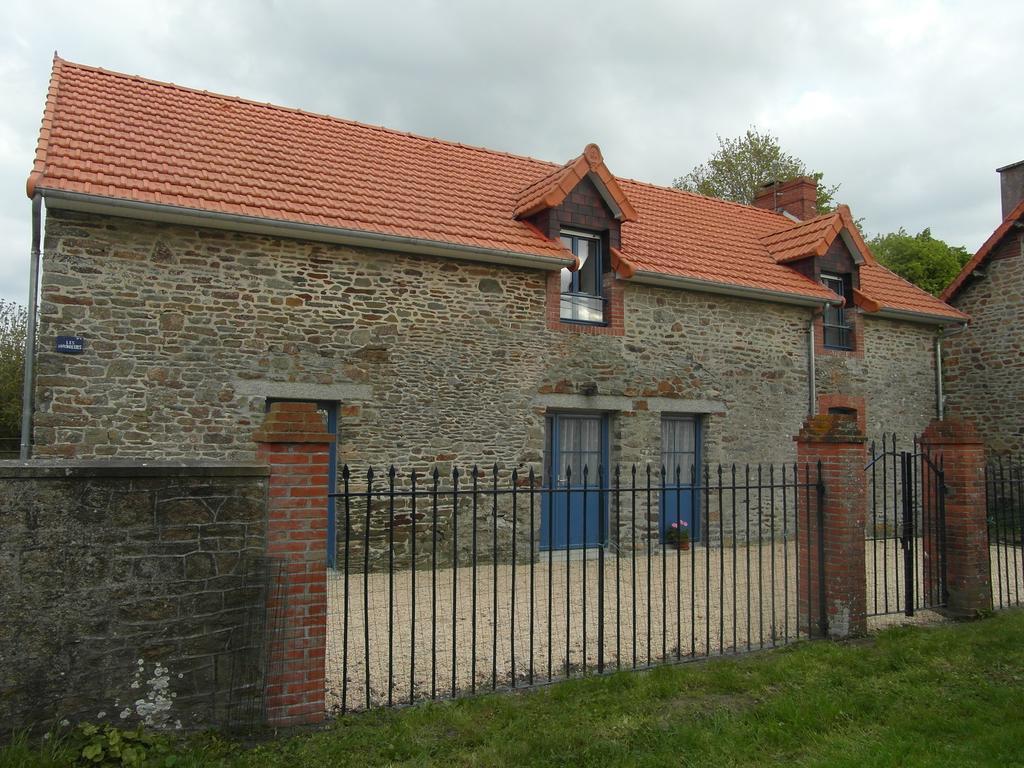 Villa Les Hirondelles De La Baie Vains Exterior foto